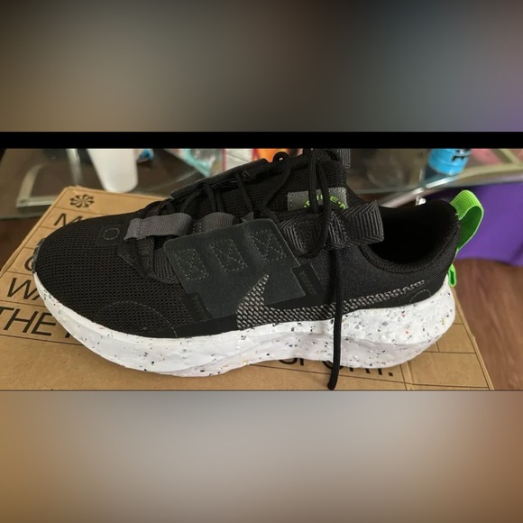 Nike shoes - Picture 2 of 2